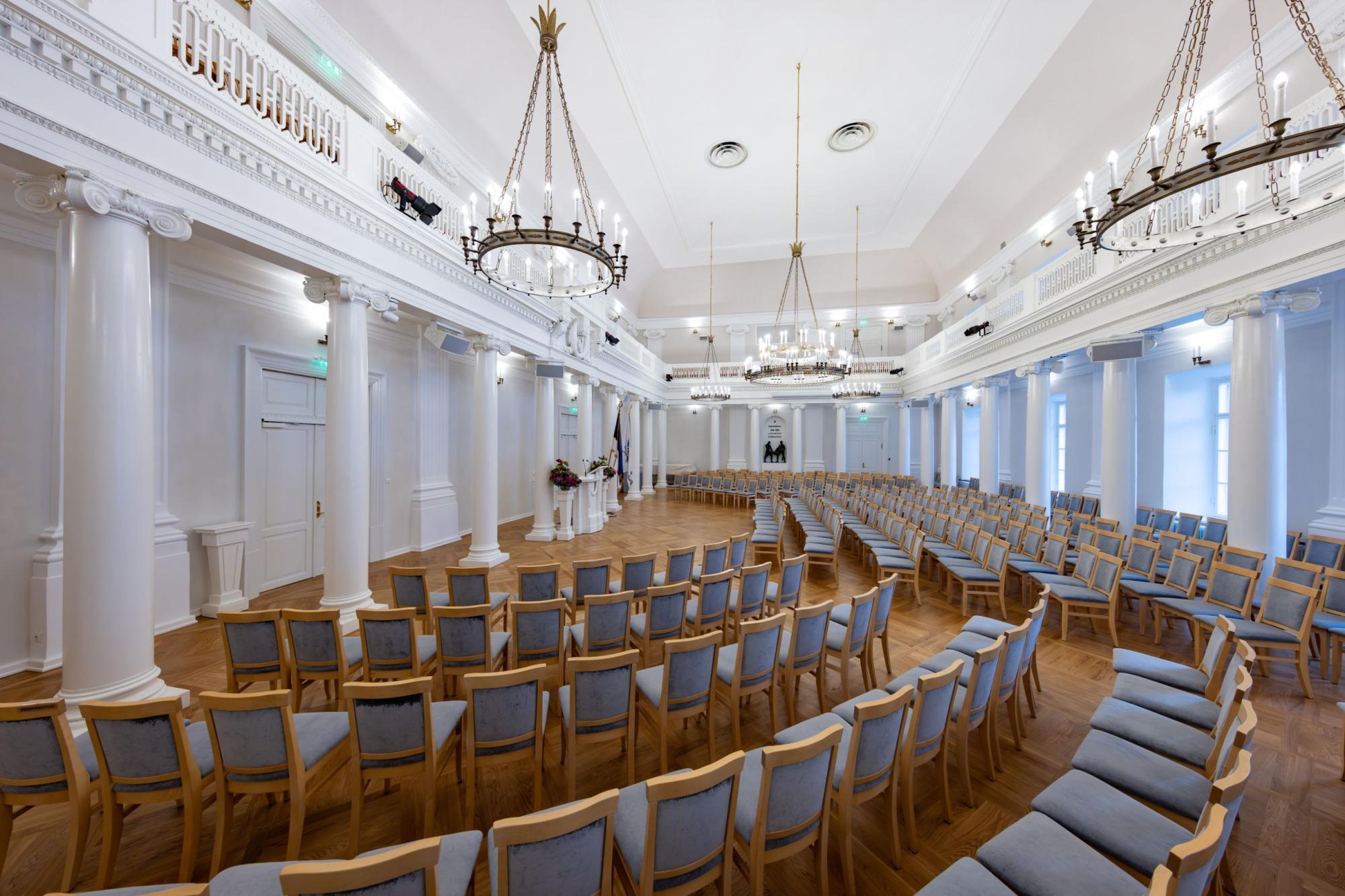 Näitus „Võimu märgid“