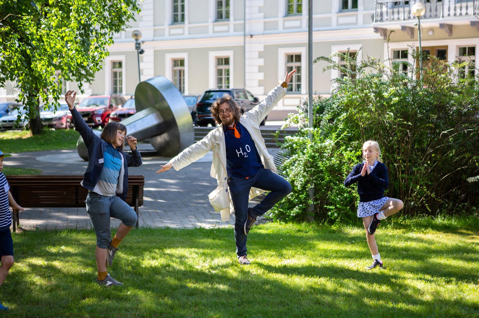 Hullu Teadlase suvine linnalaager