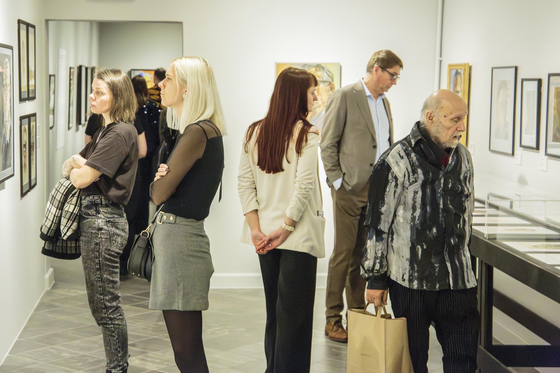 Jalutuskäik näitusel „Mina metamorfoosid. Henn Roode autoportreed” koos Enn Lillemetsaga