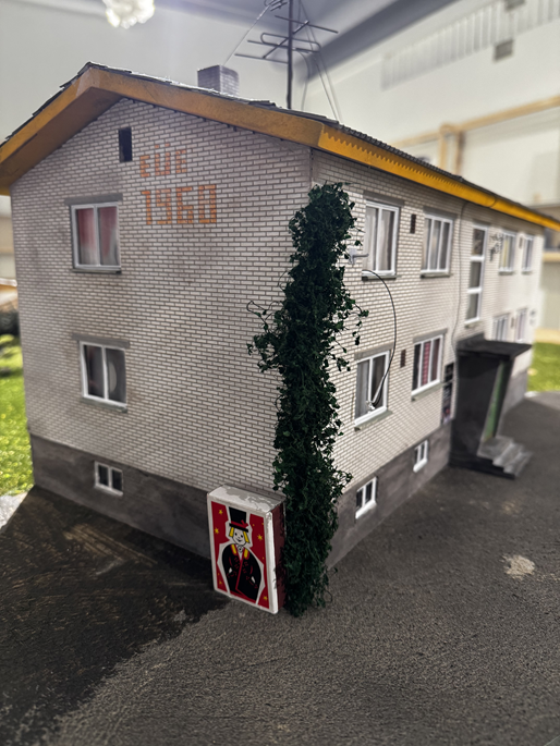 Miniatuuride näitus “Vaata, ma kahandasin kolhoosi!”